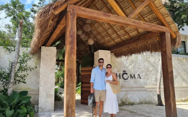 Private Balcony Jungle View Studio S21