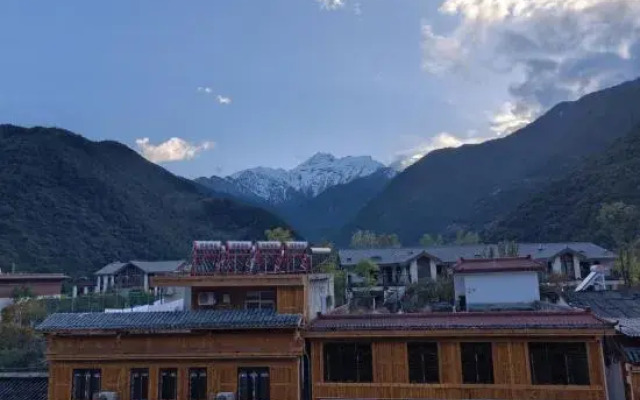 Hailuogou Pinshan Hotel