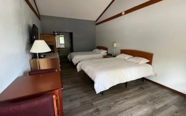 Sunset Dunes Inn & Suites