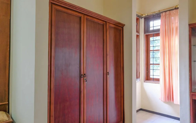 SPOT ON 1767 Villa Anggur Panderman