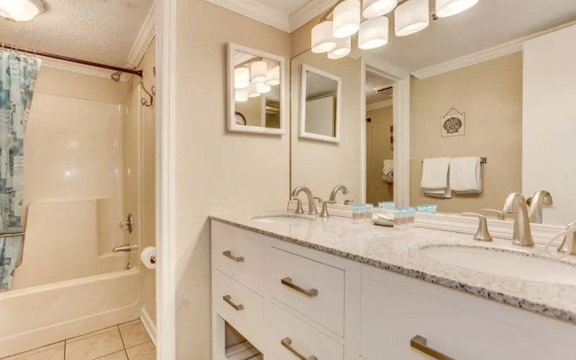 Hosteeva Oceanview Condos