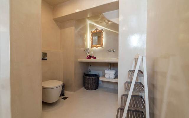 Akrotiri Cycladic Suites