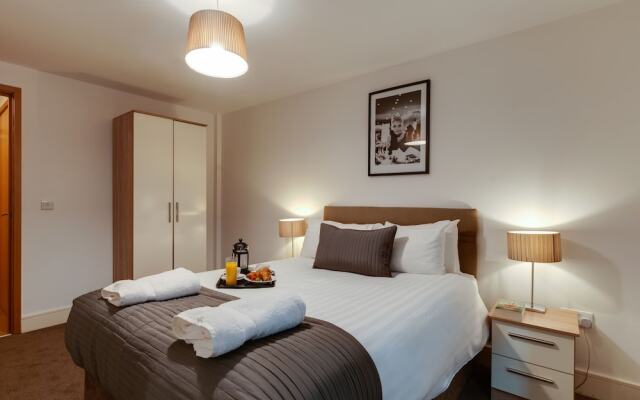 Base Serviced Apartments - Cumberland Apartments