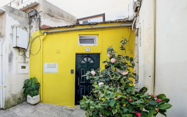 Real01 · Tiny Little Home in the City Centre