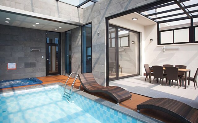 Yeosu Demare Pool Villa