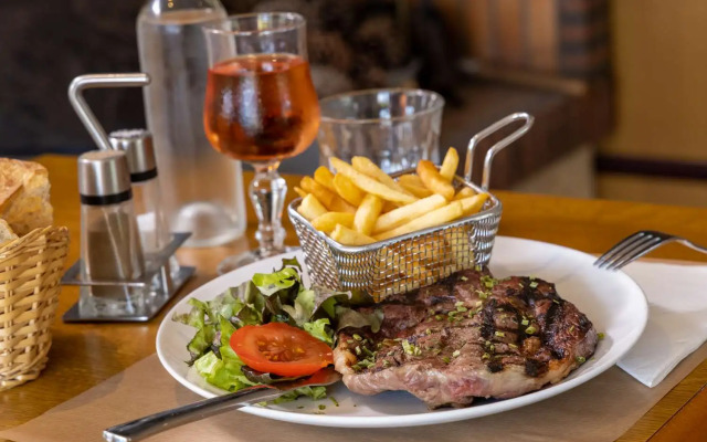 Le 2 by HOTEL AKENA LA FERTE BERNARD