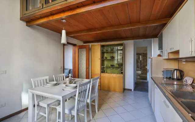 Santa Maria Novella Bright and Modern Apartment