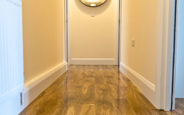 Heathrow Clean 2Bedroom Apt with Parking