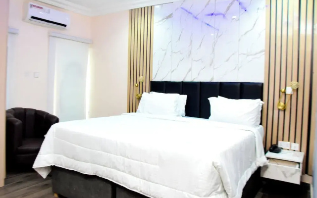 10 Kobo Hotel & Suites