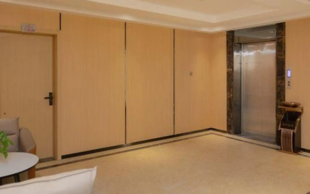 Yining Development Zone Licheng Ruixuan Hotel (Yining Airport)