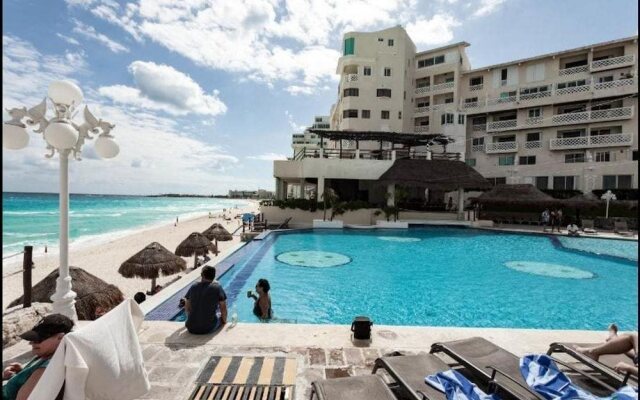 Cancun Plaza Condo Hotel