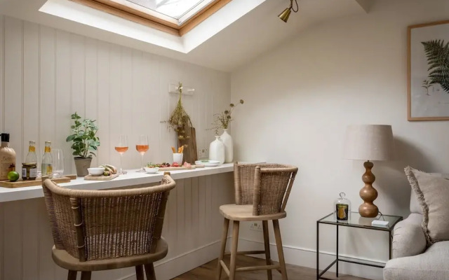 Charming Mews House in Historic Winchester