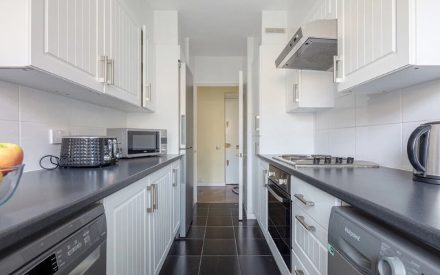Elegant & Airy 2BR near Regents Park