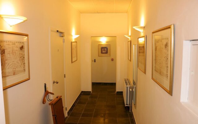 Le Central Hotel