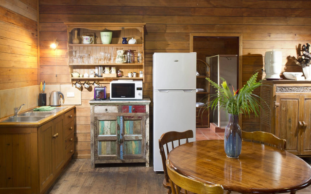 Glass House Mountains Ecolodge