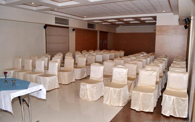 7 Apple Hotel Pimpri Pune