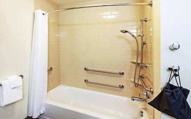 Candlewood Suites Lenexa - Overland Park Area by IHG