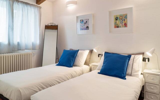 Large apartment in Milan center