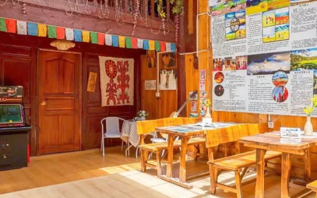 Donkey House Youth Hostel (Shangri-La Dukezong Ancient City Branch)