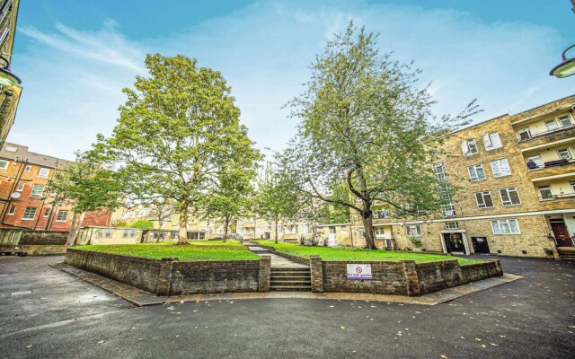 Paddington Station 2BR City Apartment