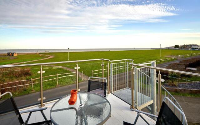 2BD Seafront Lodge Amazing Views in Kent