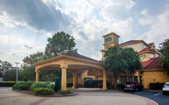 La Quinta Inn & Suites by Wyndham Charlotte Airport South