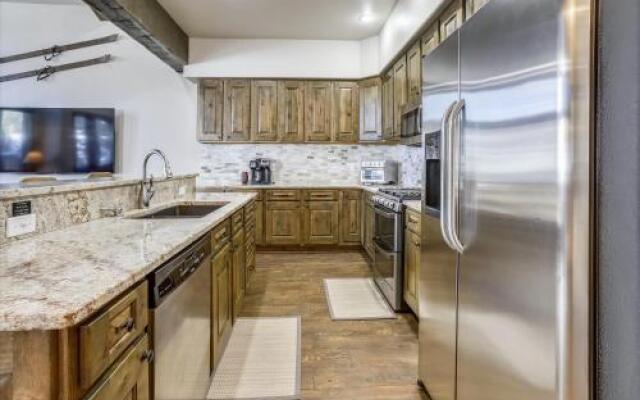 Highwood Hideaway Apartment