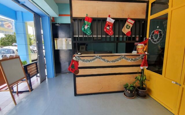 OYO 89728 Home Guesthouse & Cafe