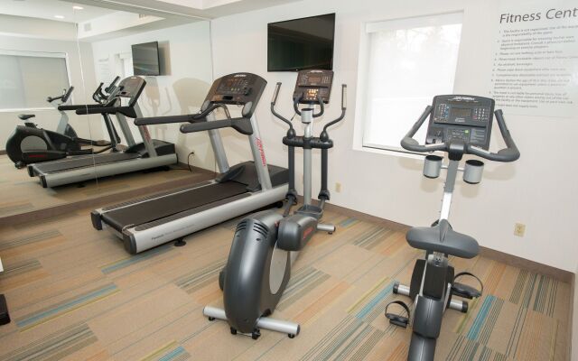 Holiday Inn Express Roslyn - Manhasset Area by IHG