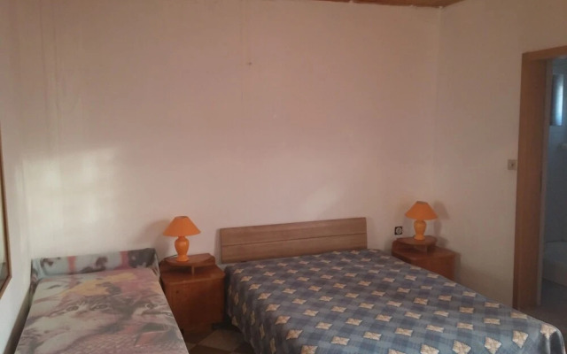 Stunning 1-bed Apartment in Zubovići