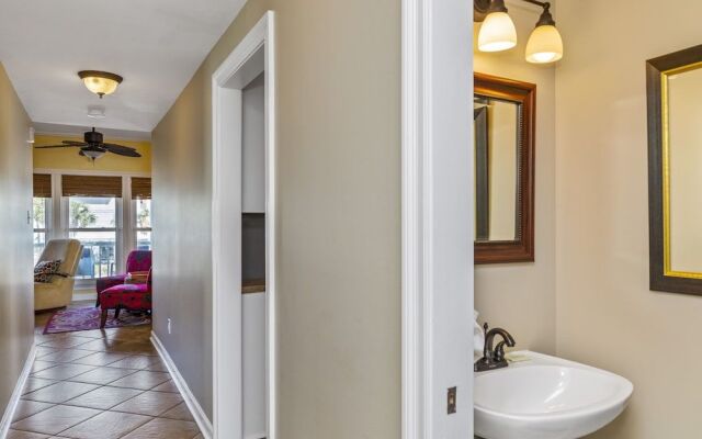 Pelican Pass by ALBVR