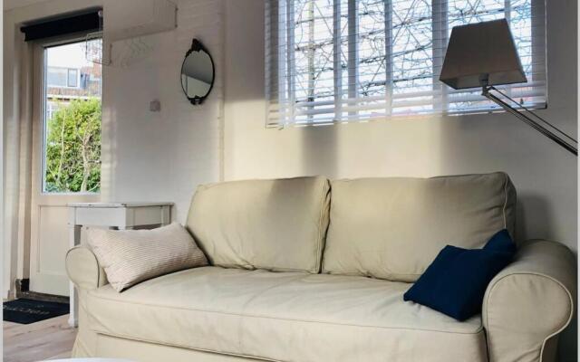 Tiny house in tuin van de statige villa Mariahof