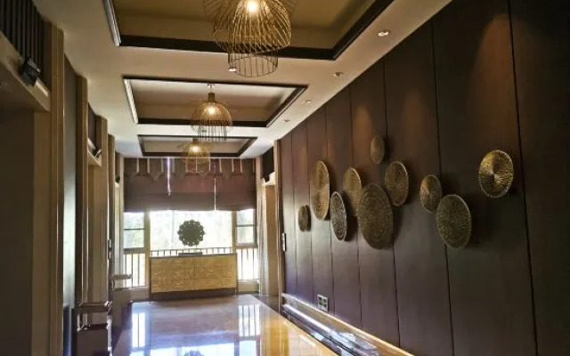 Days Inn Wyndham Xishuangbanna Jinghong Rainforest Park (Mengluo Dafosi Branch)