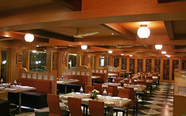 Hotel Kumararraja Palace