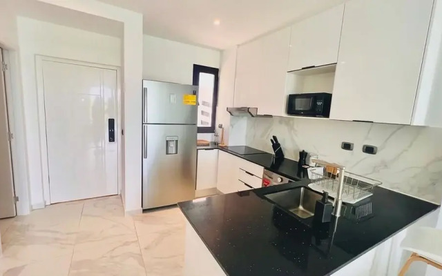 Luxury Apartment With Pool And Golf View