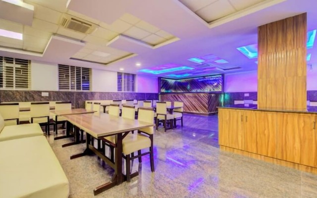 Hotel Beehive Grand