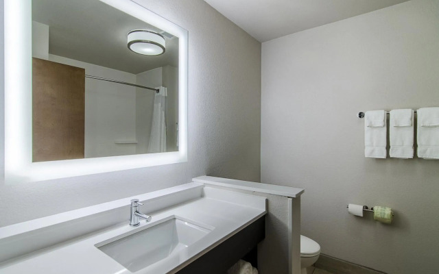 Holiday Inn Express & Suites Atchison by IHG