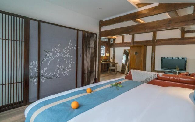 Lize Graceland Artistic Suite Inn