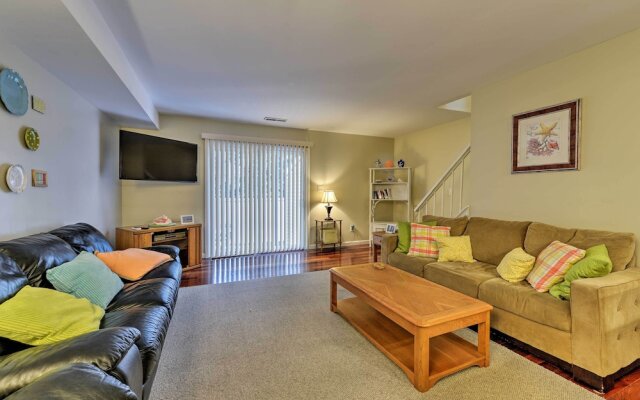 Family-friendly Wildwood Townhome ~ 3 Mi to Beach