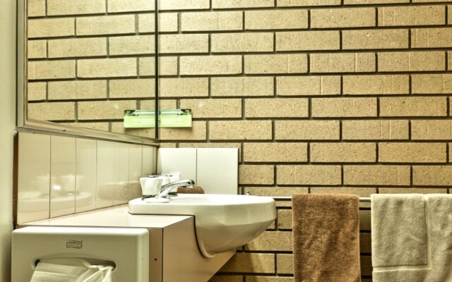 Holbrook Town Centre Motor Inn
