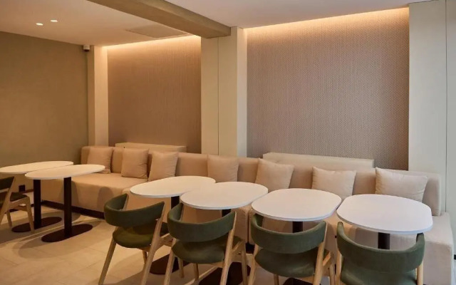 Omid Saldanha Hotel