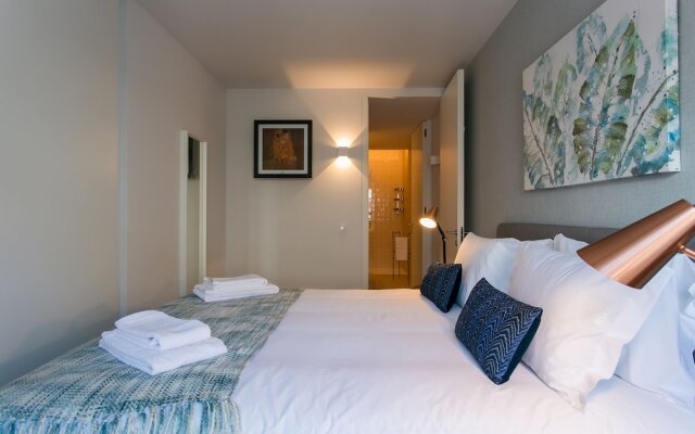 ALTIDO Sunny 1-bed flat w/terrace&sea view in Baixa, 3mins to Arco da Rua Augusta