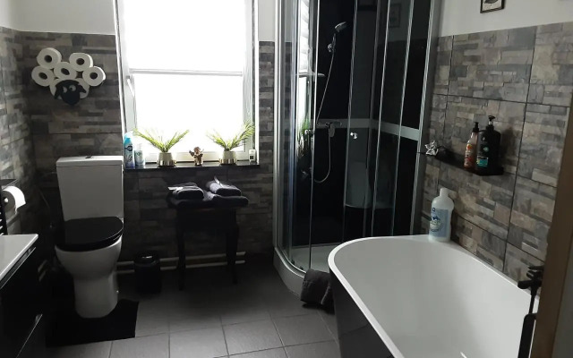B & B D N Engel