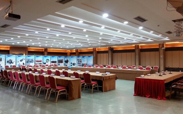 Huguang Hotel
