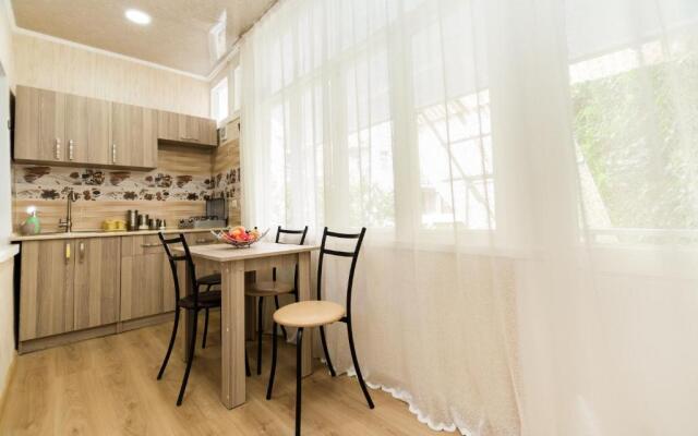 Apartment in Cozy Little Yard