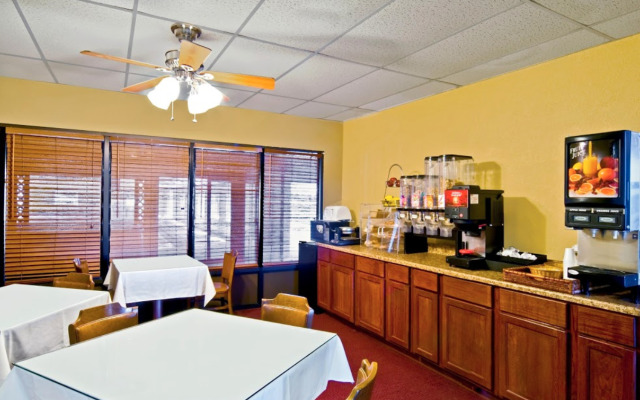 Americas Best Value Inn & Suites Hesston