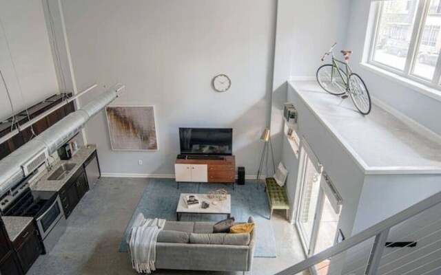 CozySuites TWO Stylish Apts Monument Cir