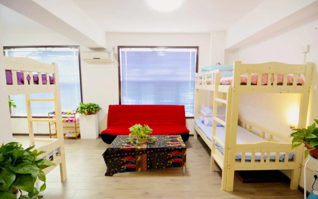 Broncos Youth Hostel