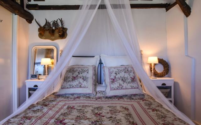 Renovated house with private swimming pool, close to Villefranche-du-Périgord.