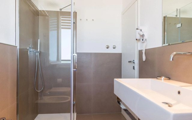 Kiss Beachfront Hotel & Restaurant